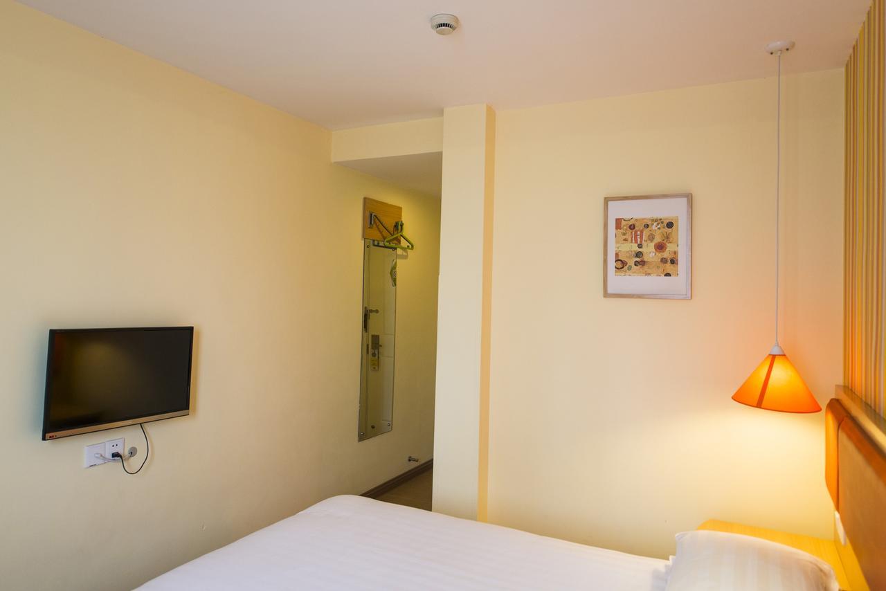 Home Inn Chongqing Nanping Pedestrian Street Branch מראה חיצוני תמונה